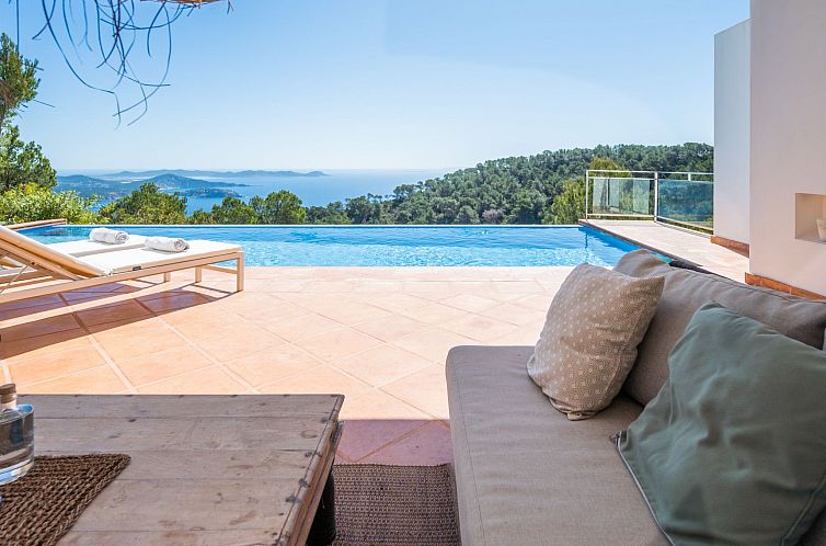 Vakantiehuis in Es Cubells mit Privatem Pool