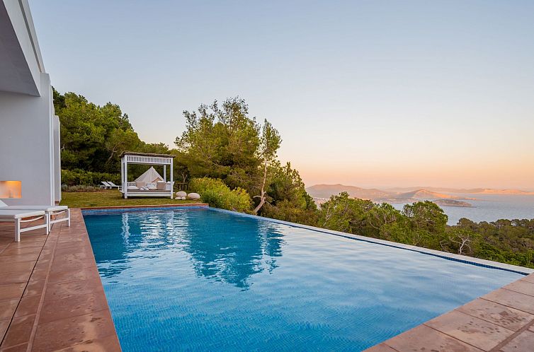 Vakantiehuis in Es Cubells mit Privatem Pool