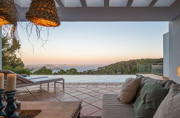 Vakantiehuis in Es Cubells mit Privatem Pool