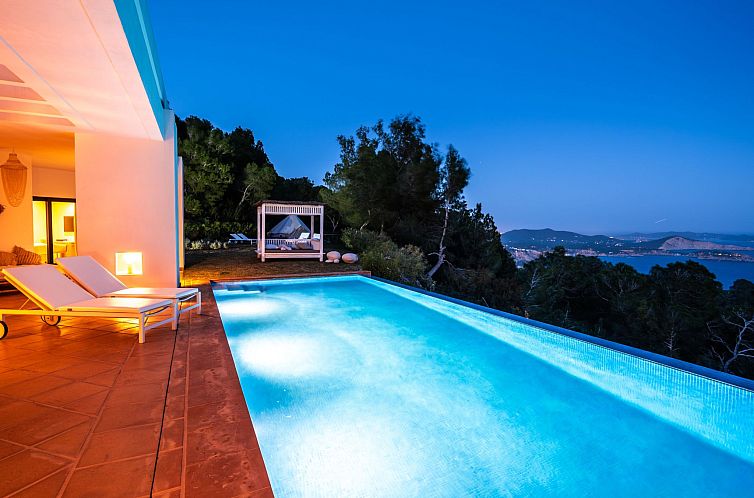 Vakantiehuis in Es Cubells mit Privatem Pool