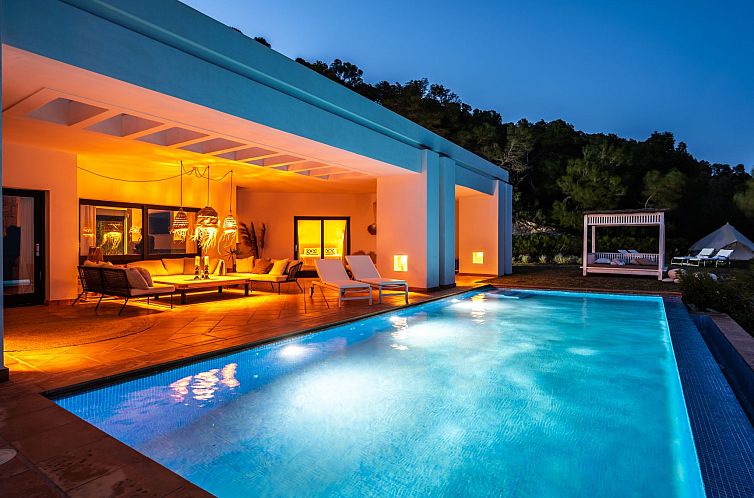 Vakantiehuis in Es Cubells mit Privatem Pool