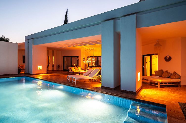 Vakantiehuis in Es Cubells mit Privatem Pool