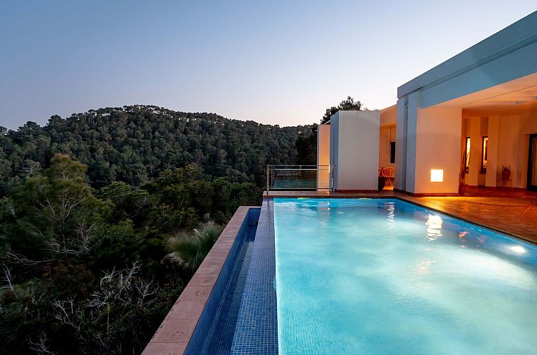Vakantiehuis in Es Cubells mit Privatem Pool