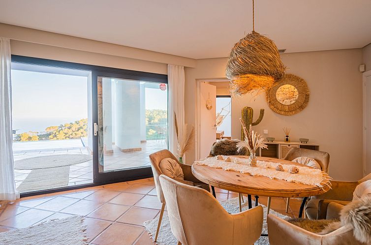 Vakantiehuis in Es Cubells mit Privatem Pool