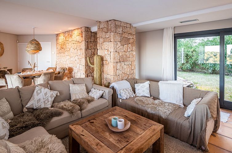 Vakantiehuis in Es Cubells mit Privatem Pool