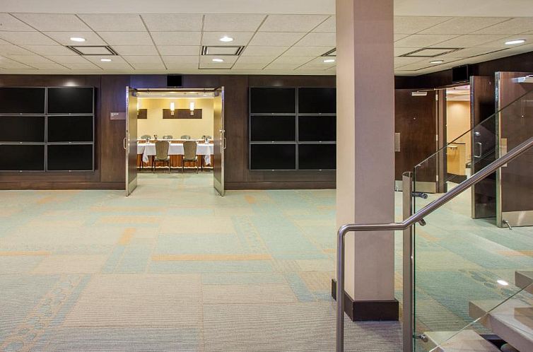 Crowne Plaza Hotel Glen Ellyn/Lombard, an IHG Hotel