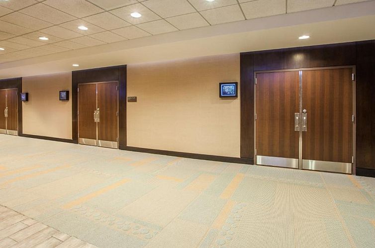Crowne Plaza Hotel Glen Ellyn/Lombard, an IHG Hotel