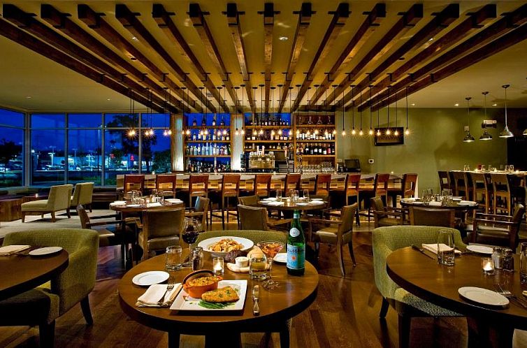 Crowne Plaza Hotel Glen Ellyn/Lombard, an IHG Hotel