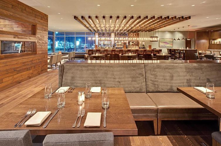 Crowne Plaza Hotel Glen Ellyn/Lombard, an IHG Hotel