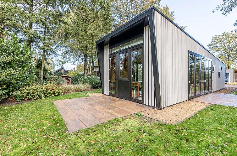 Vrijstaande woning in Biddinghuizen, een modern vakantiehuis in Oostelijk Flevoland, omringd door groene natuur en rustgevende omgeving.