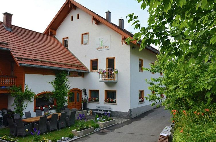 Cushy Apartment with Jacuzzi, Sauna, Solarium, BBQ, Balcony