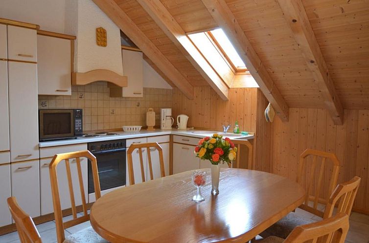 Cushy Apartment with Jacuzzi, Sauna, Solarium, BBQ, Balcony