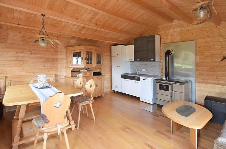 Cushy Apartment with Jacuzzi, Sauna, Solarium, BBQ, Balcony