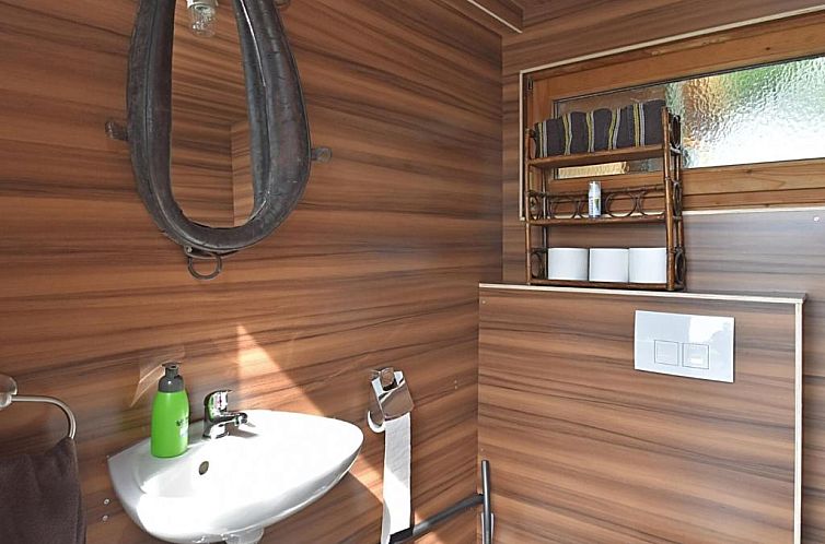 Cushy Apartment with Jacuzzi, Sauna, Solarium, BBQ, Balcony