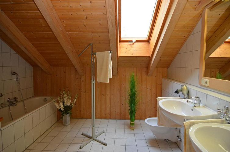 Cushy Apartment with Jacuzzi, Sauna, Solarium, BBQ, Balcony