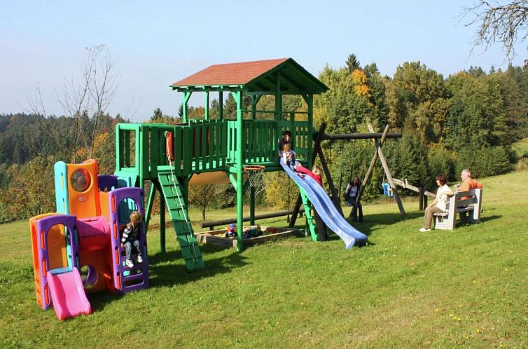 Cushy Apartment with Jacuzzi, Sauna, Solarium, BBQ, Balcony