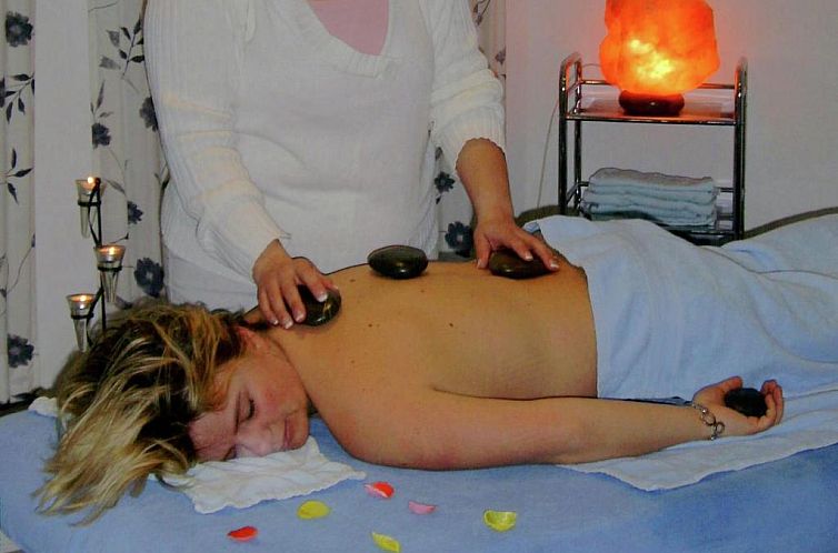 Cushy Apartment with Jacuzzi, Sauna, Solarium, BBQ, Balcony