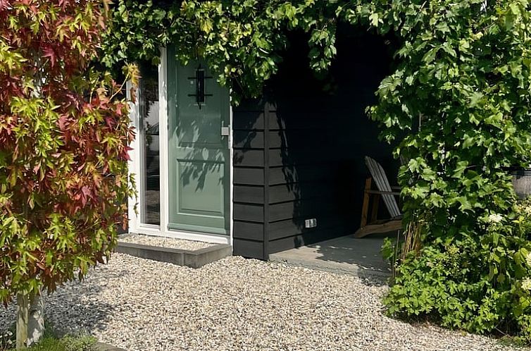 Entrance to Holiday home in Kraggenburg, surrounded by green nature in Flevoland.