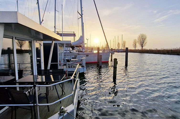 Havenlodge with roof terrace and balcony (4-6 pers) Lelystad