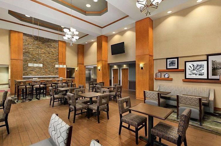 Hampton Inn & Suites by Hilton Manchester Bedford