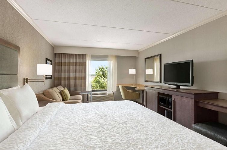 Hampton Inn & Suites by Hilton Manchester Bedford