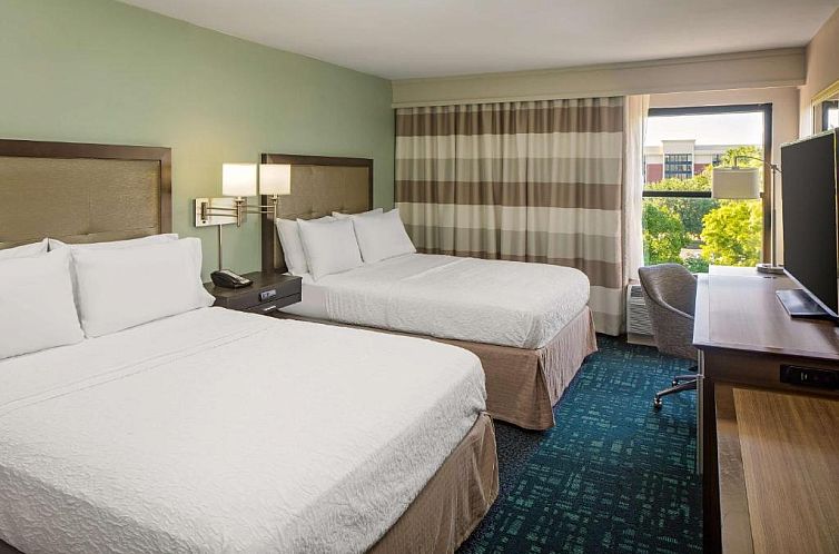 Hampton Inn & Suites Nashville-Airport