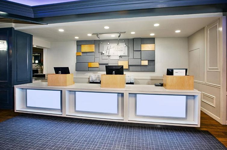 Holiday Inn Express Nashville-Downtown Conference Center, an