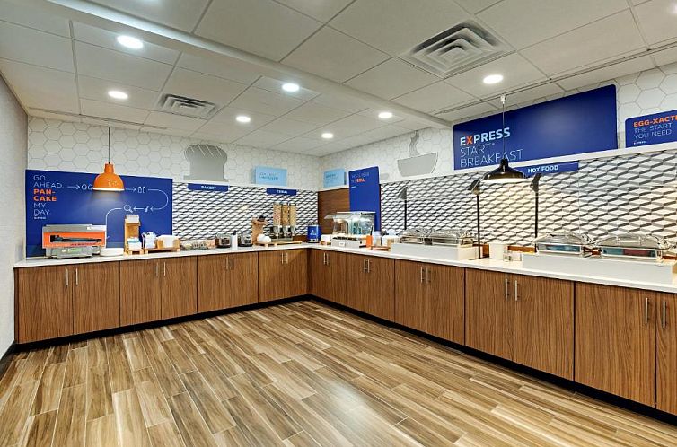 Holiday Inn Express Nashville-Opryland, an IHG Hotel