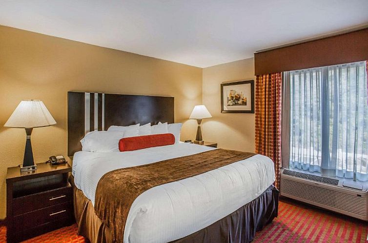 Quality Suites Nashville Airport