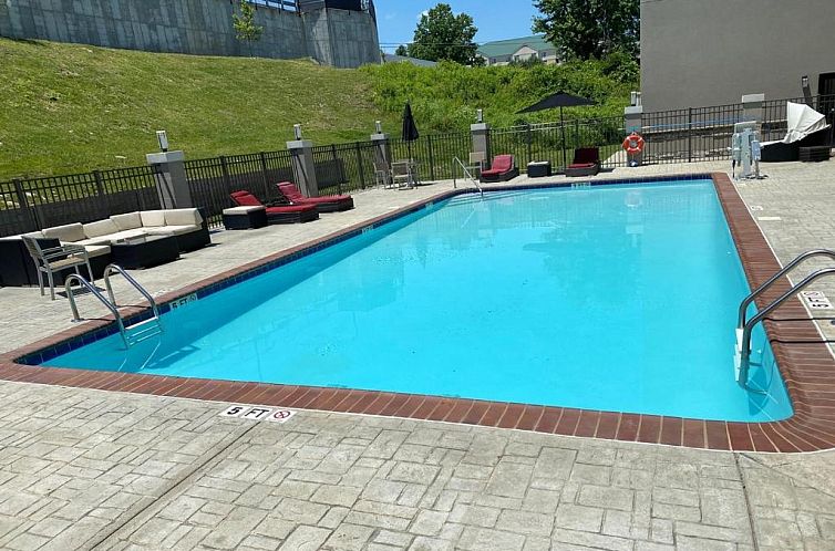 Quality Suites Nashville Airport