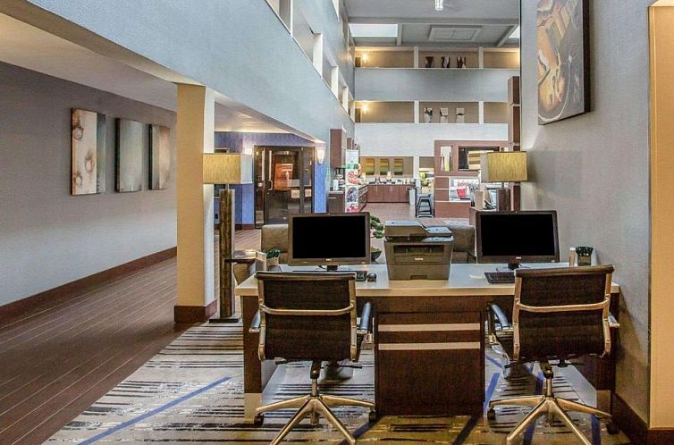 Quality Suites Nashville Airport