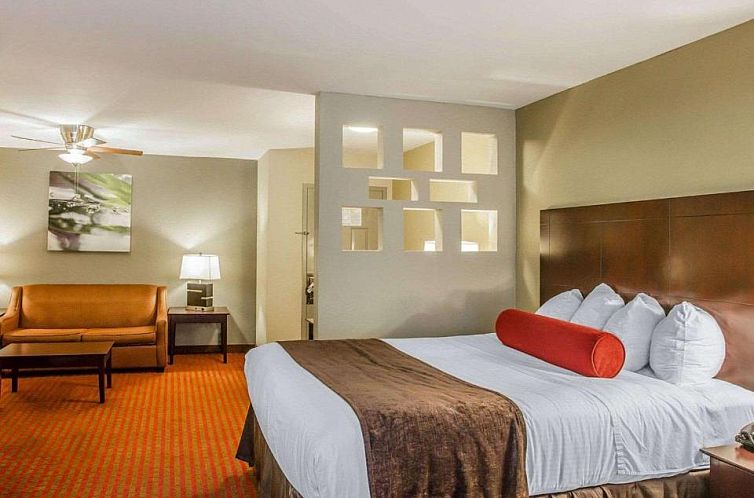 Quality Suites Nashville Airport