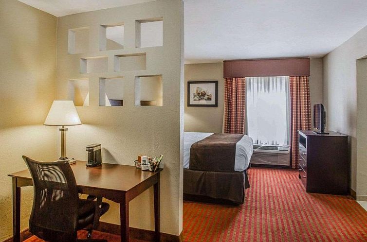 Quality Suites Nashville Airport