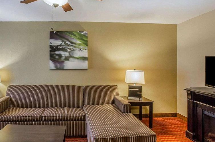 Quality Suites Nashville Airport