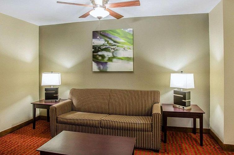 Quality Suites Nashville Airport