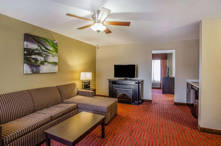 Quality Suites Nashville Airport