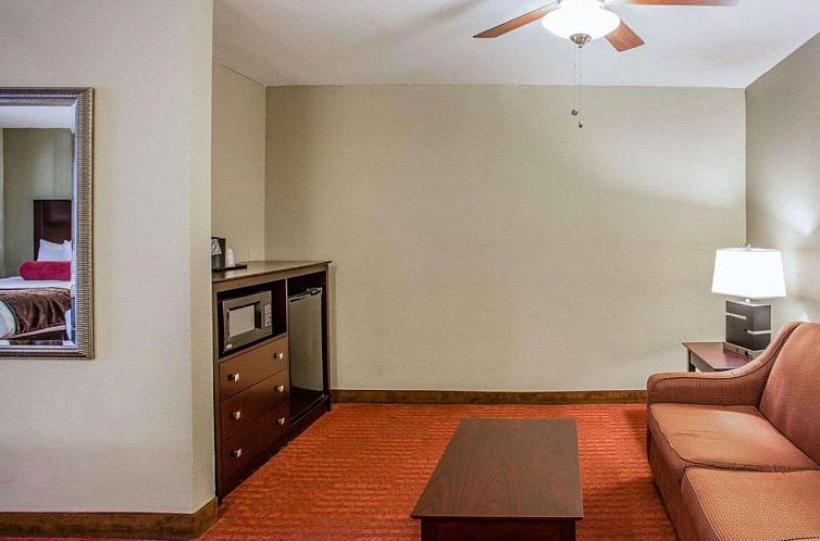 Quality Suites Nashville Airport