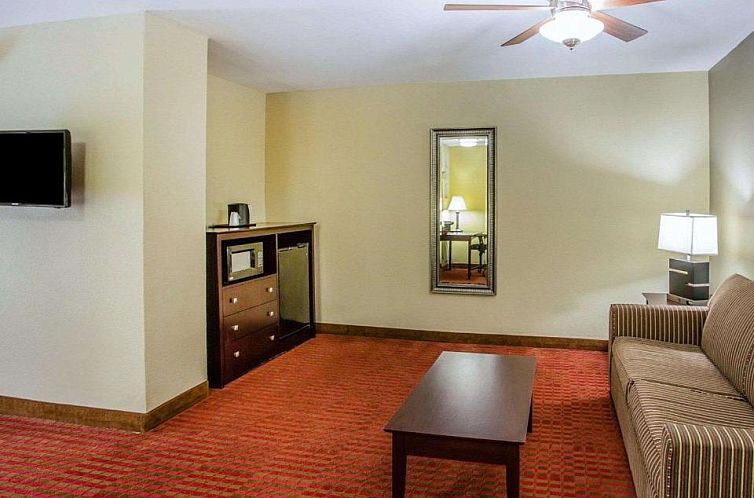 Quality Suites Nashville Airport
