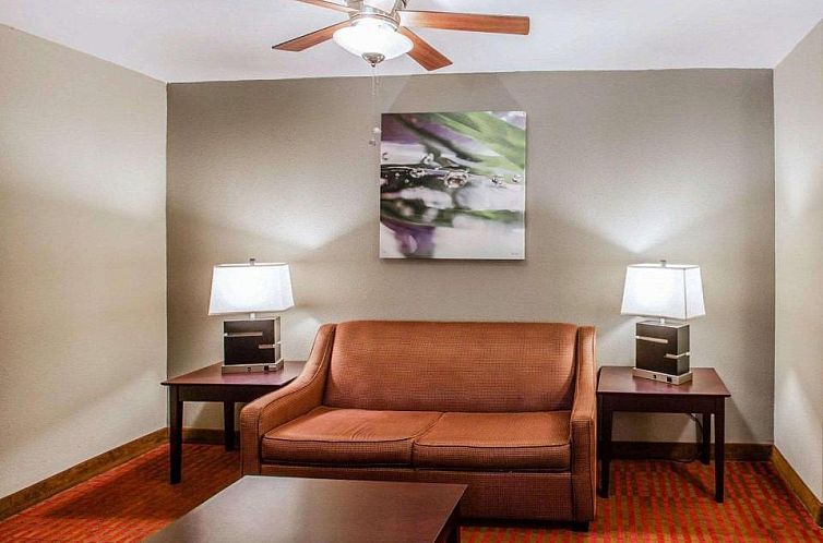 Quality Suites Nashville Airport