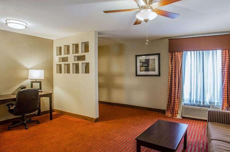 Quality Suites Nashville Airport
