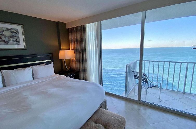 Radisson Suite Hotel Oceanfront