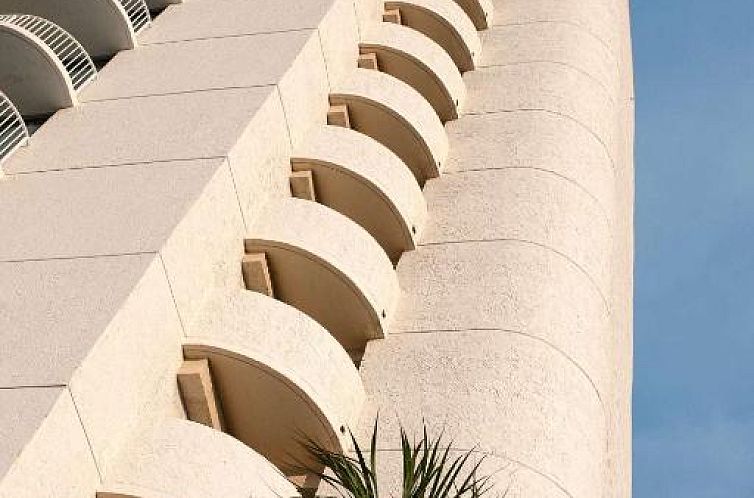 Radisson Suite Hotel Oceanfront