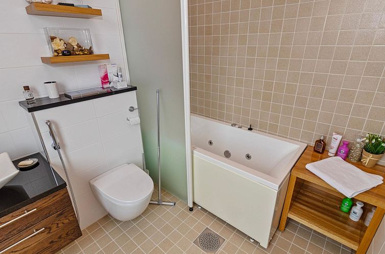 Vakantiehuis Holy lake chalet a