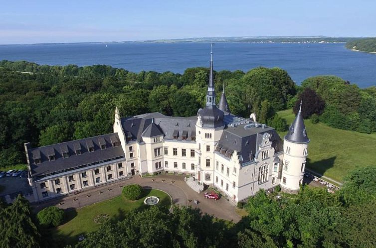 Guest house 22419901 - Apartment Mecklenburg-Vorpommern - Schlosshotel Ralswiek