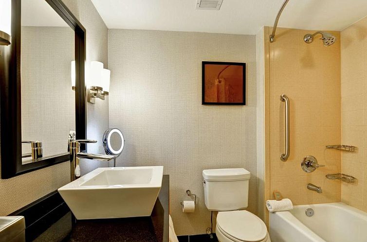 DoubleTree by Hilton Baton Rouge