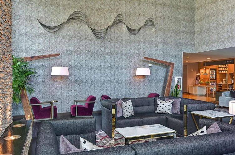 DoubleTree by Hilton Baton Rouge