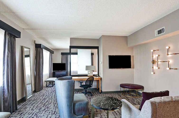 DoubleTree by Hilton Baton Rouge
