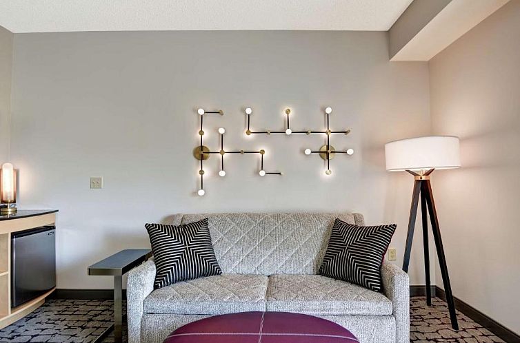 DoubleTree by Hilton Baton Rouge