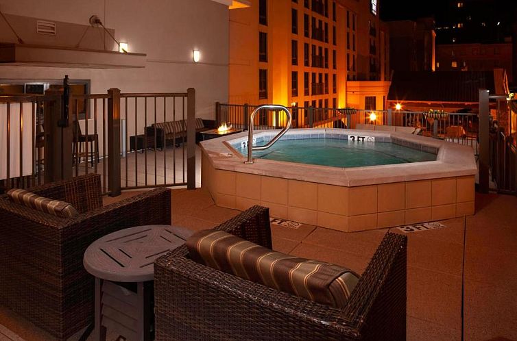 Courtyard Memphis Downtown