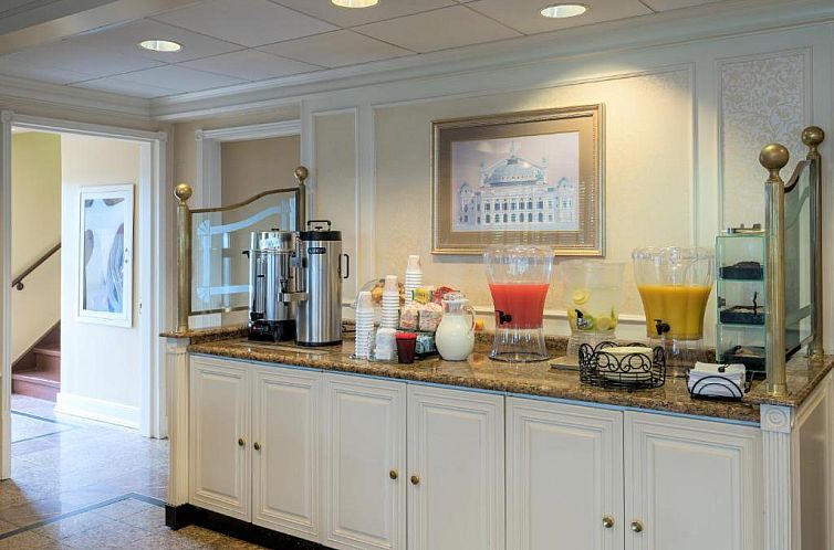 Five Towns Inn - JFK Airport